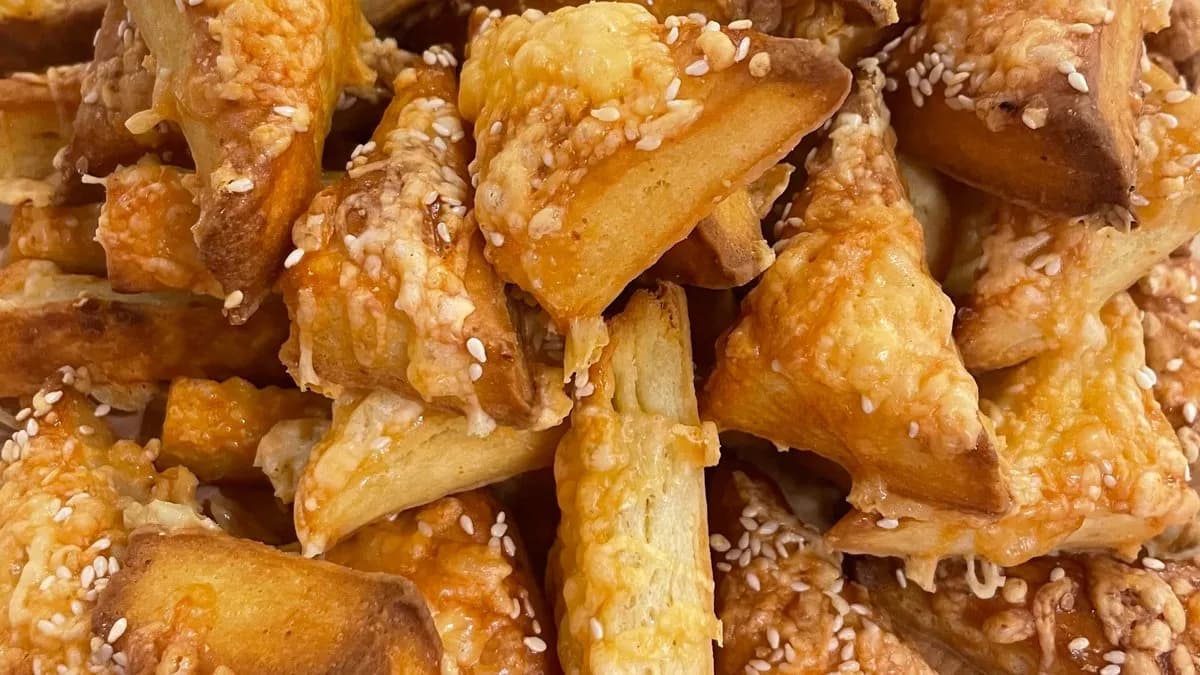 10 dkg túrós, szezámmagos háromszög