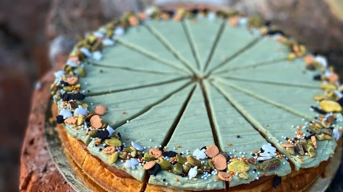 Pisztáciás sajttorta (14 szeletes)