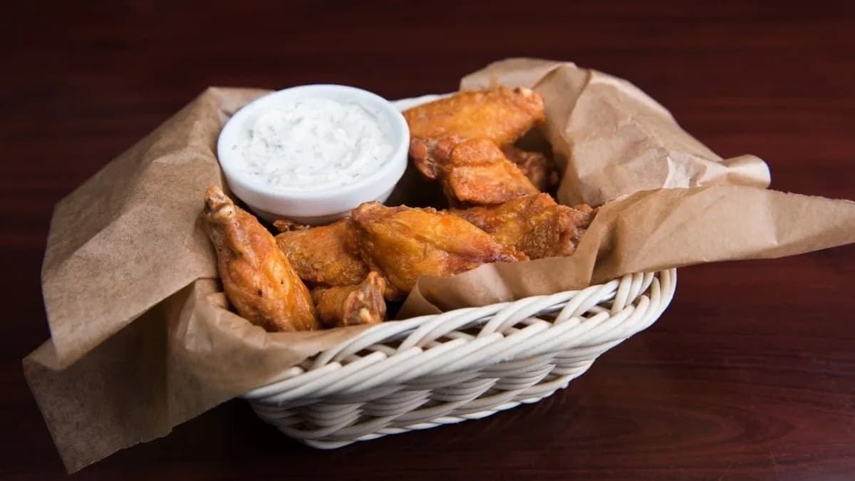 Buffalo csirkeszárnyak kéksajt szósszal