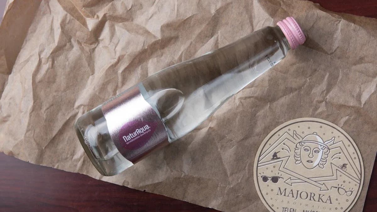 Naturaqua szénsavmentes ásványvíz 0,33L