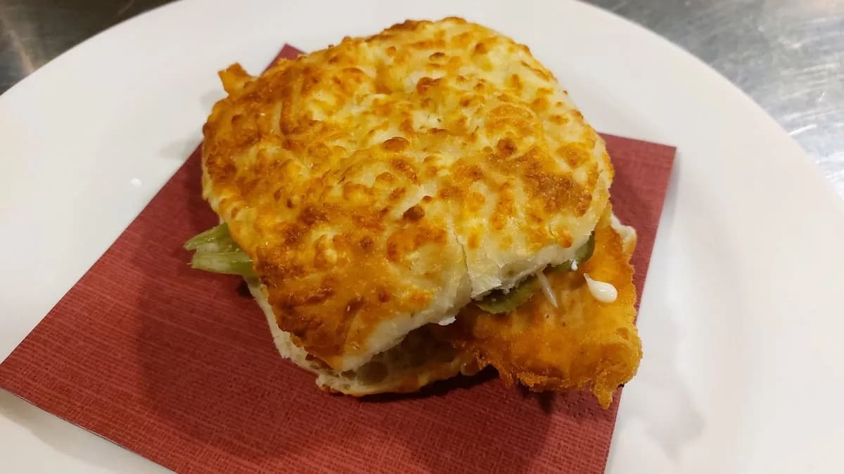 Rántott csirkés, sörtésztás ciabatta