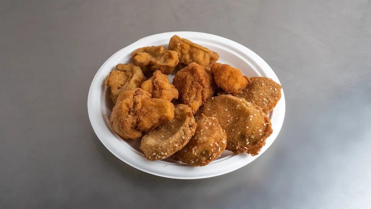 Rántott cukkini, gomba és karfiol