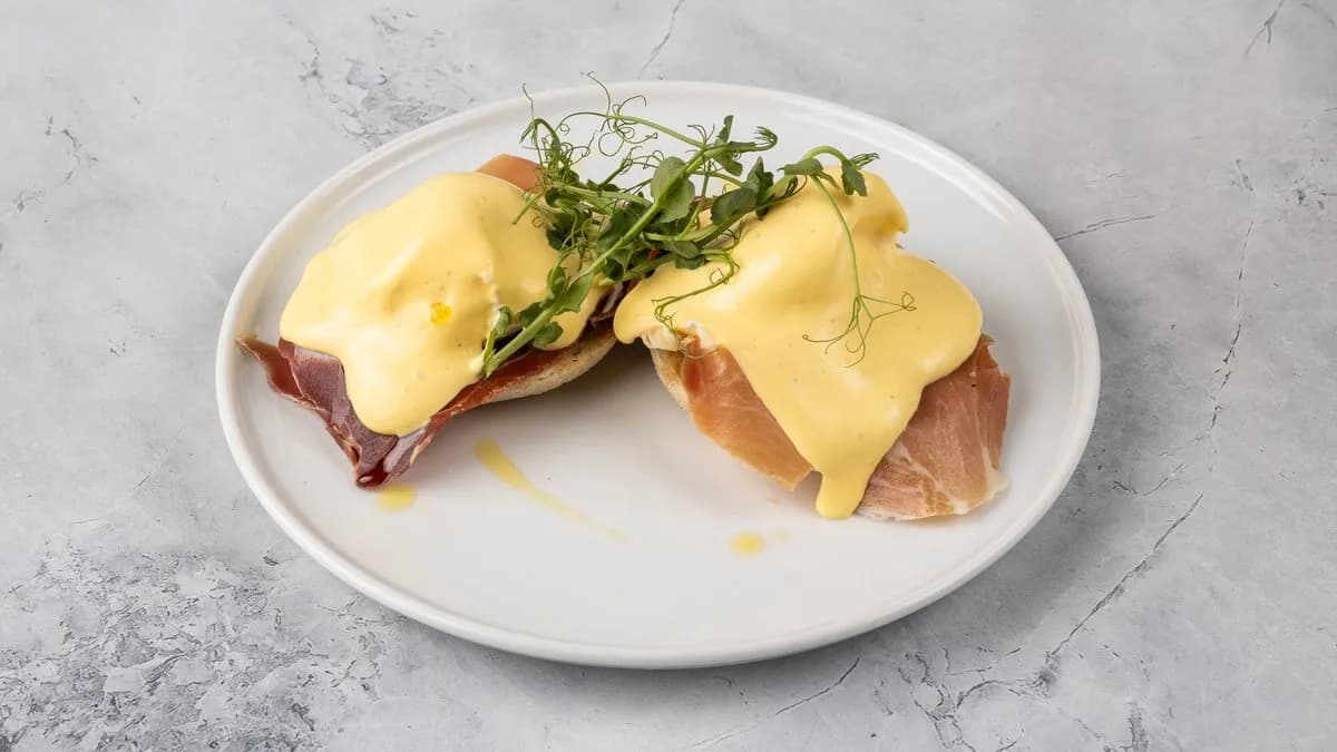 Eggs benedict