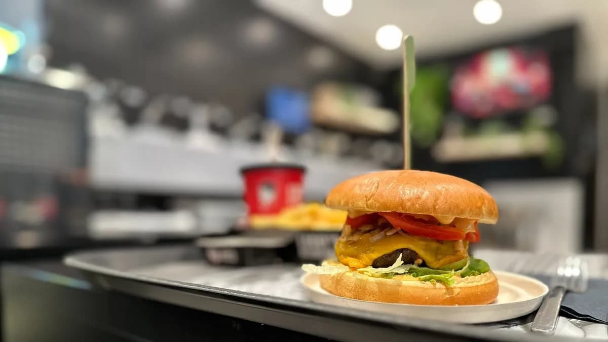 Lucky Sajtburger menü