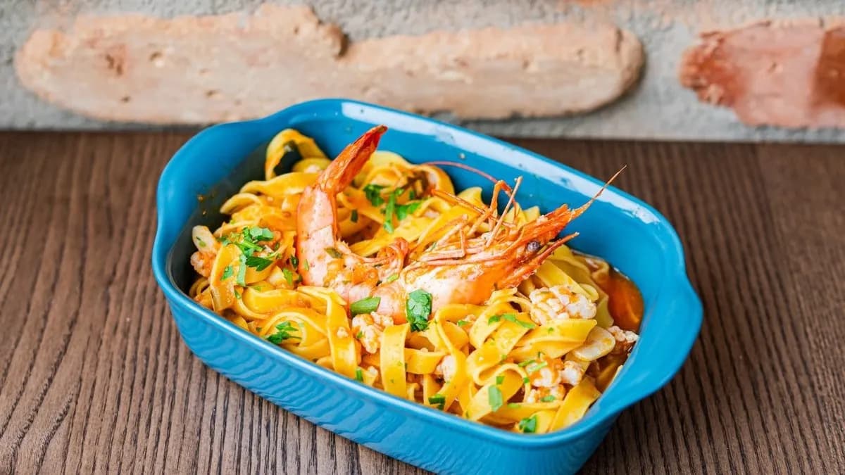 Tagliatelle al Pomodoro con Gamberi