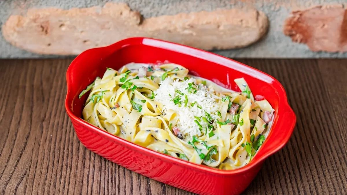 Tagliatelle con Tartufo (Pasta Truffle prosciutto)