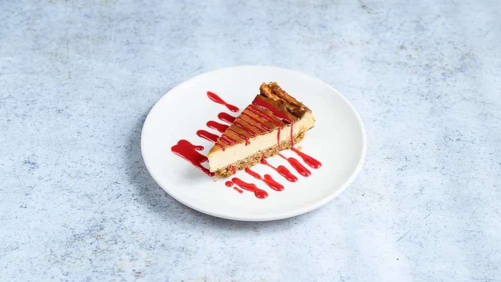 Sajttorta bazsalikomos eperrel