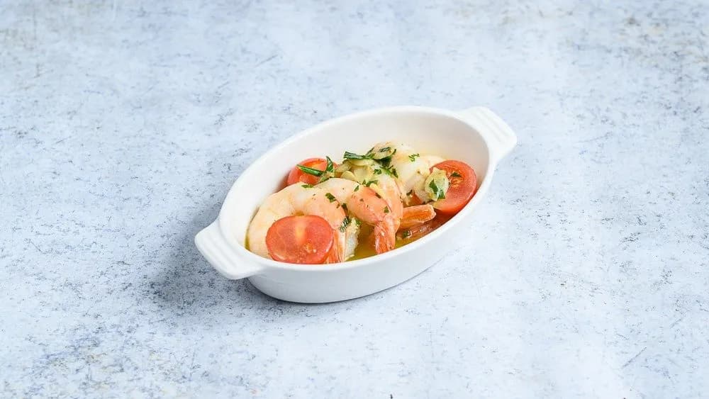 Fehérboros-fokhagymás garnélarák házi kenyérrel