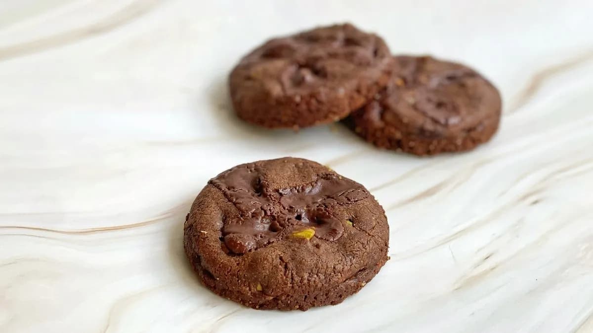 Csokoládé-narancs-pisztácia cookie