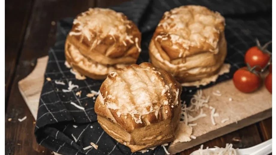 Sajttal szórt pogácsa