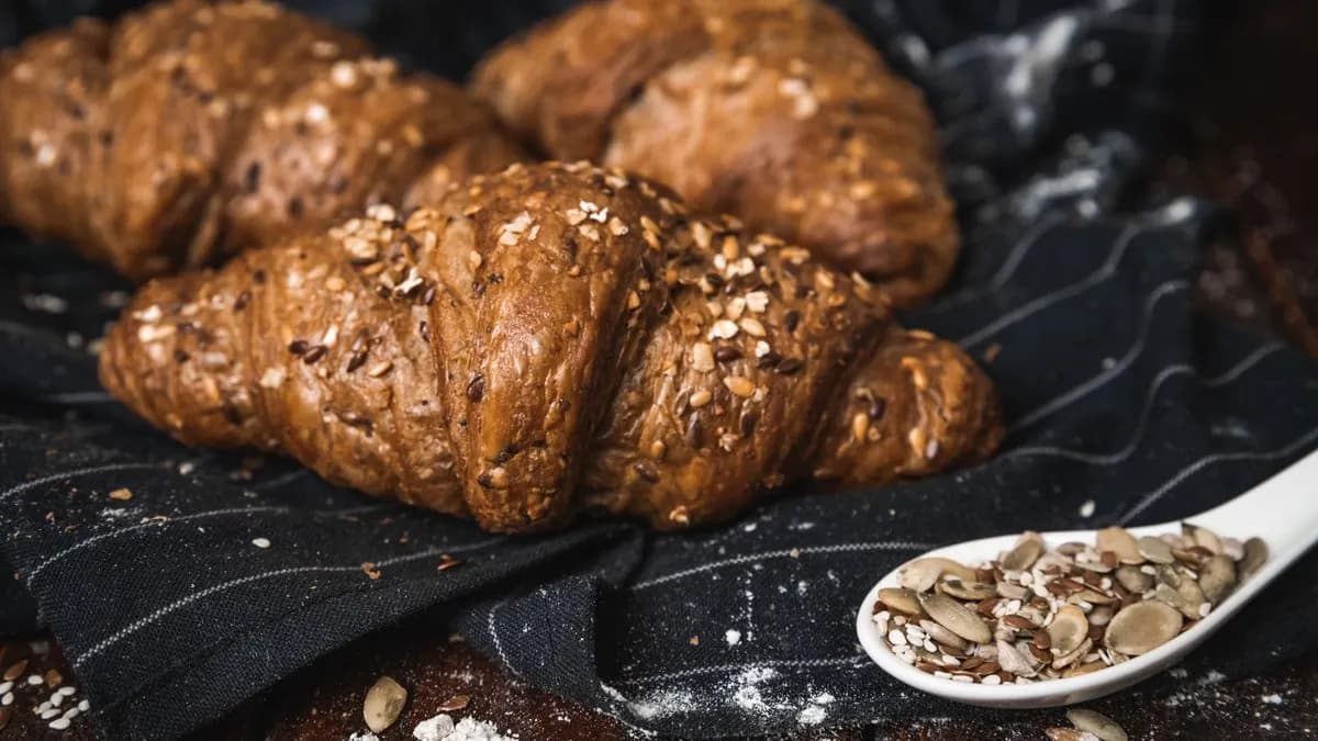 Magvas barna croissant