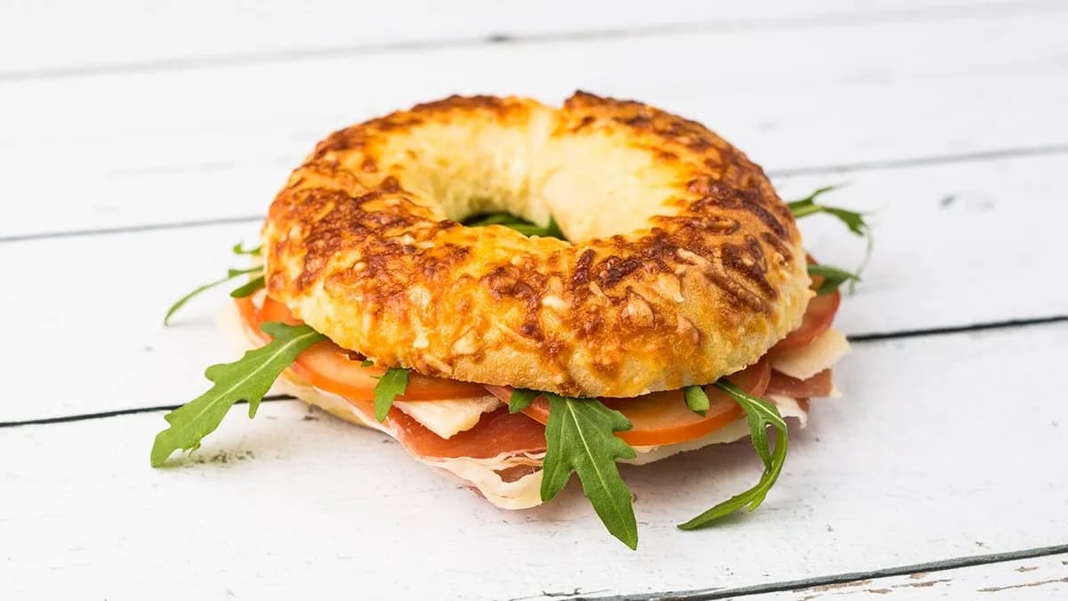 Prosciutto bagel