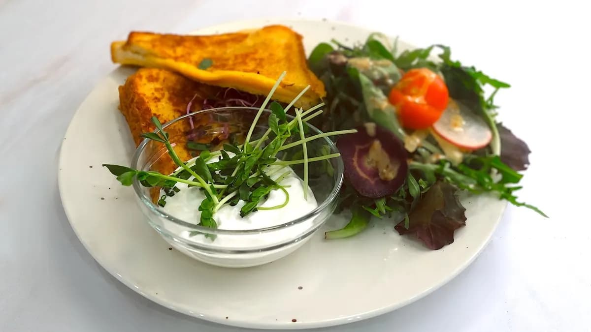 Sajttal töltött bundáskenyér