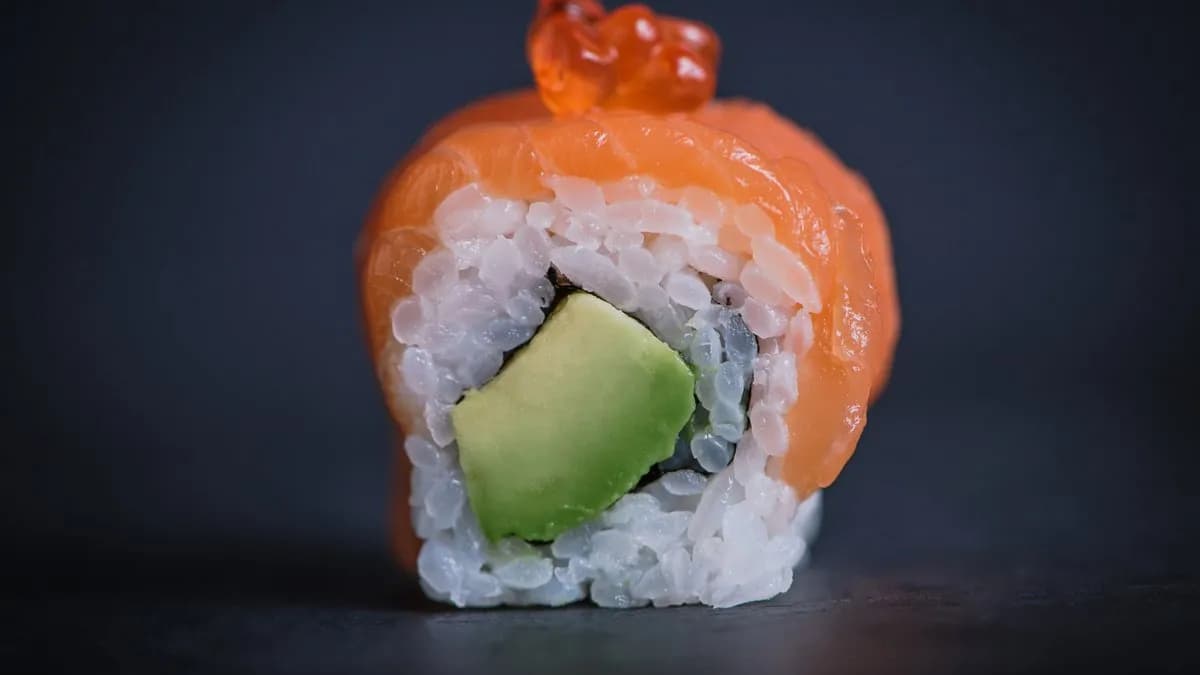 AVOKADO SAKE MAKI 6db