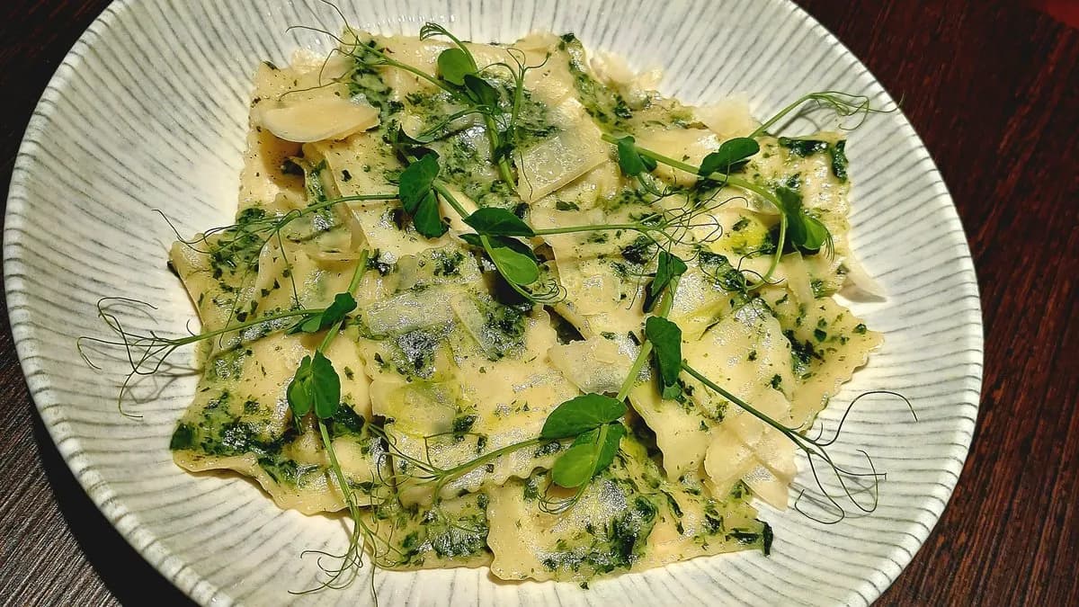 Ricottás Ravioli, medvehagyma, pamezán