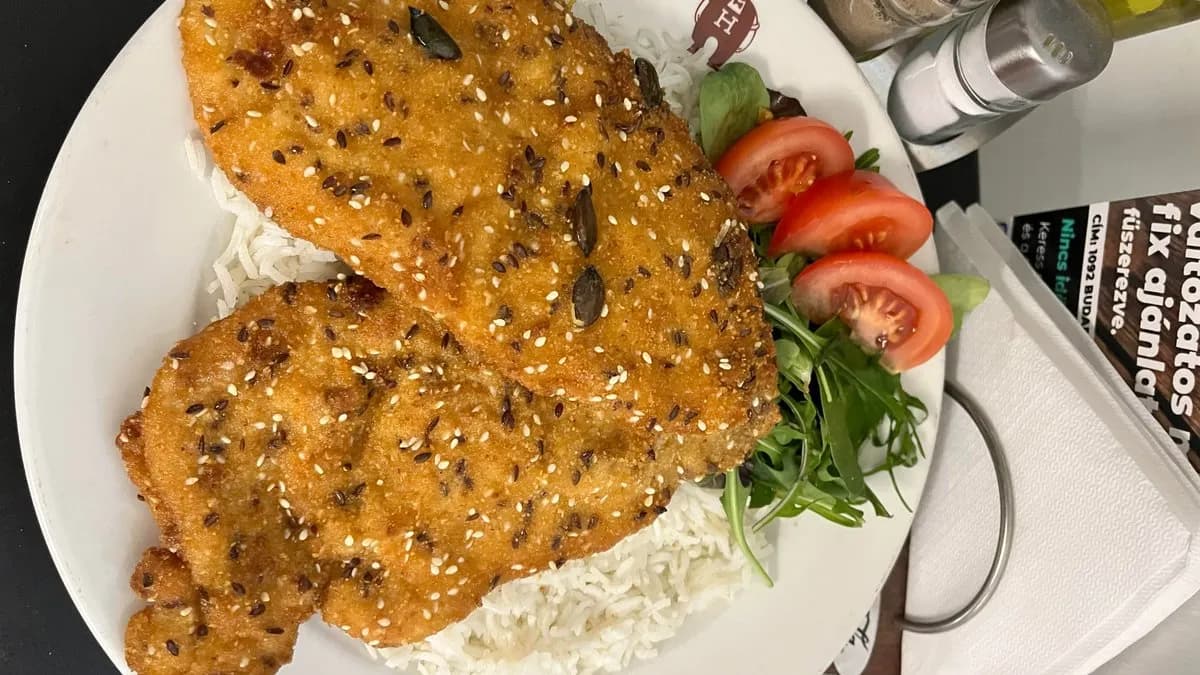 Magvas bundában sült csirkemell szeletek