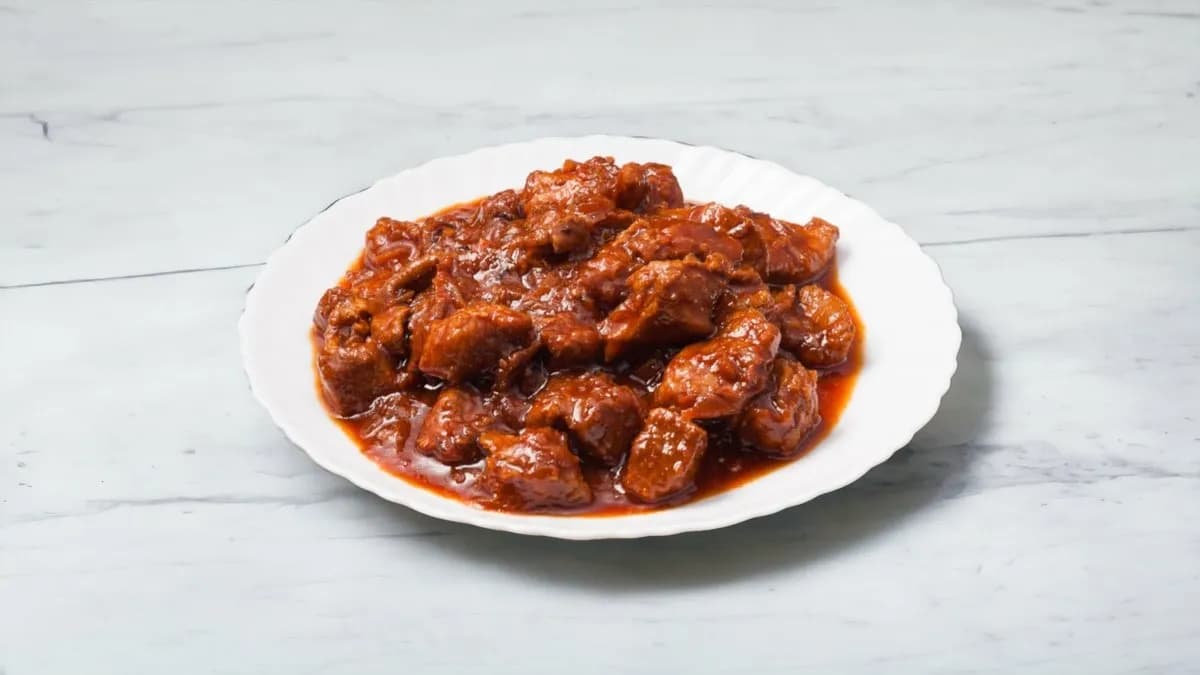 Marhapörkölt, bistro fűszerekkel