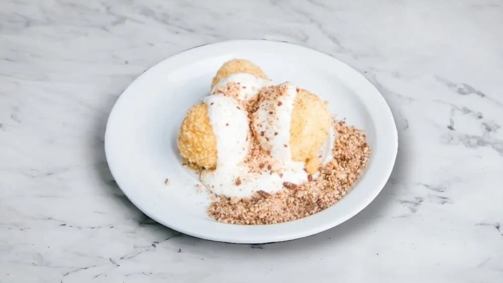 Túrógombóc tejföllel porcukorral