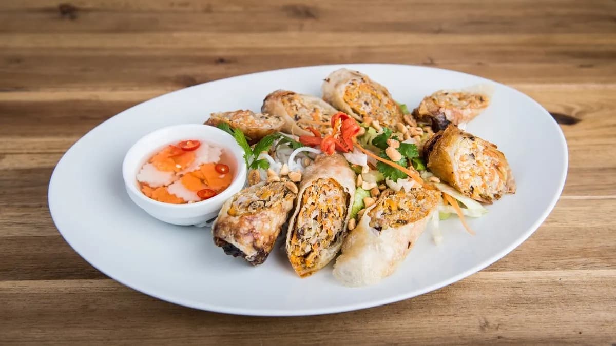 Bun Nem-Rizstészta tavaszi tekerccsel