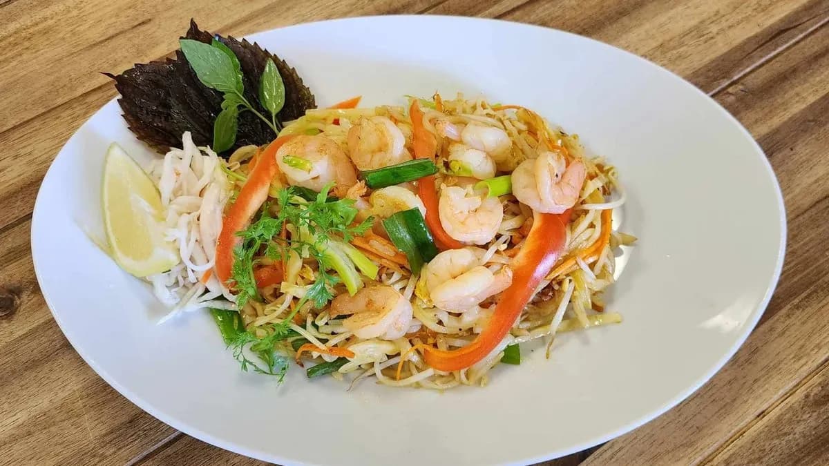 Pho xao hai san: Pirított rizstészta rákkal .