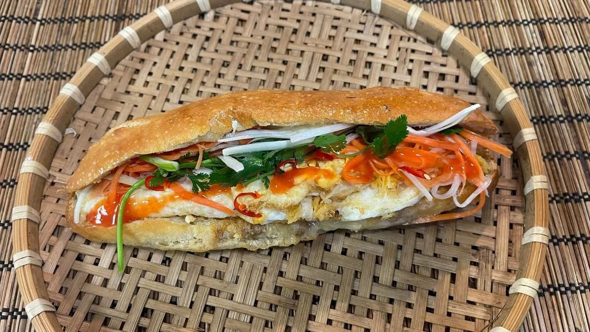 Banh mi SG 4 trung op la--vietnami szedvics tükörtojással .