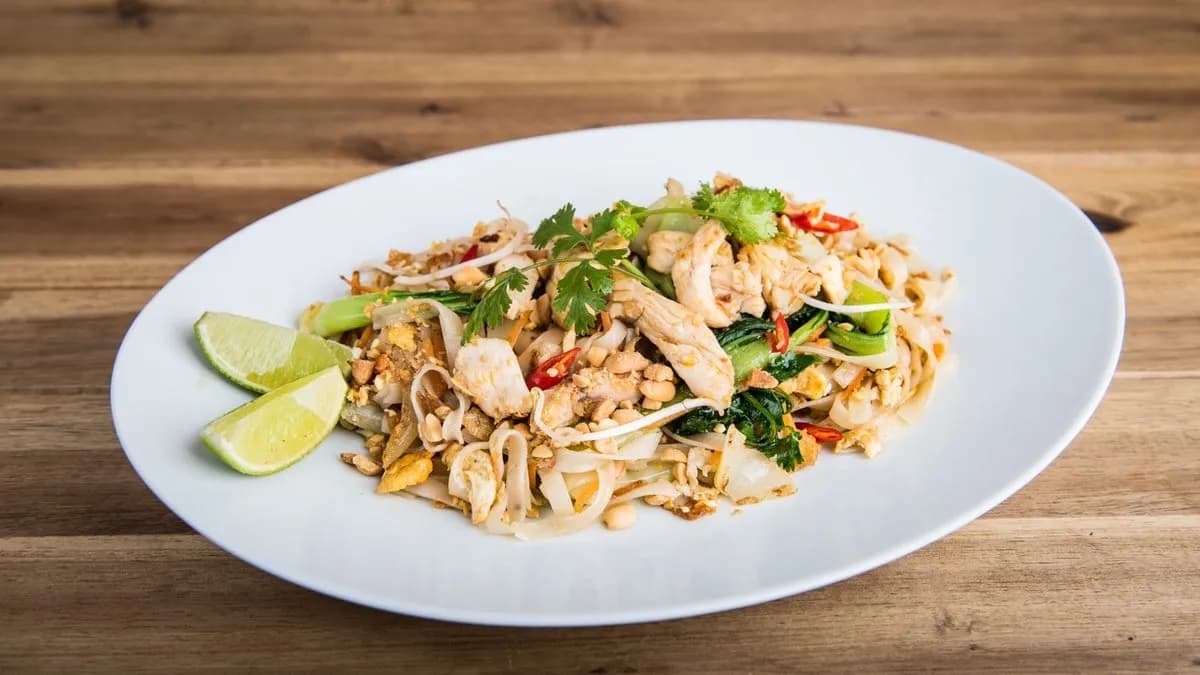Pad ga--Pad thai csirkével (csípős)
