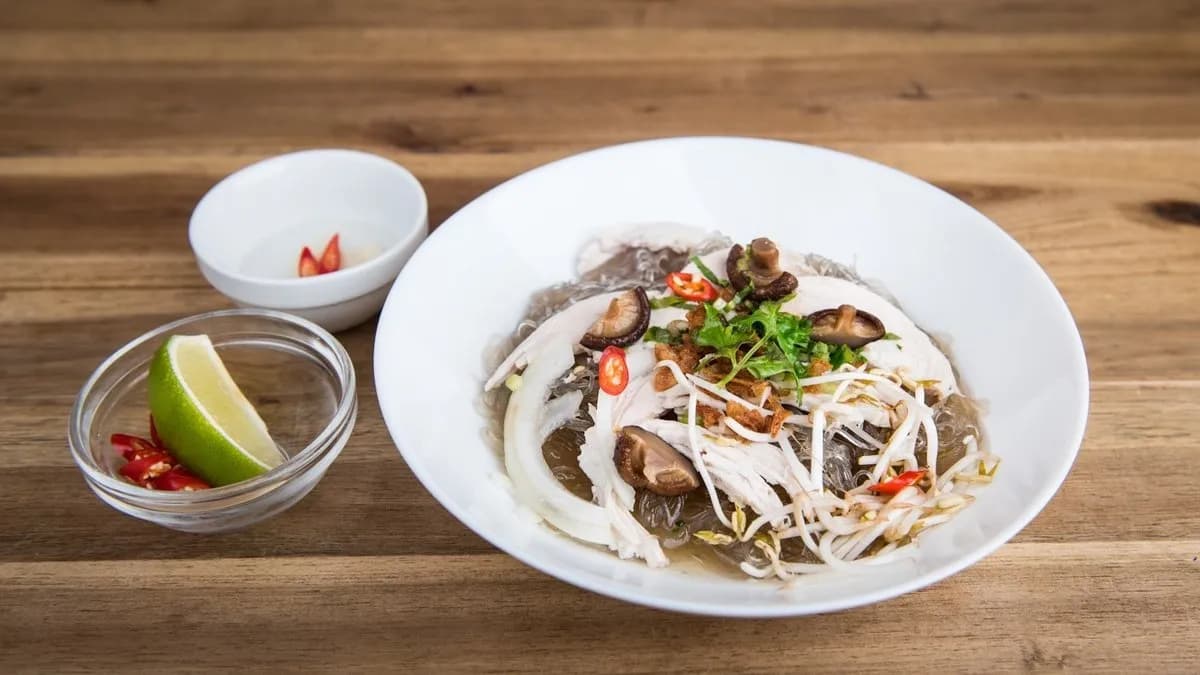 Mien xao ga - Pirított üvegtészta csirkével .