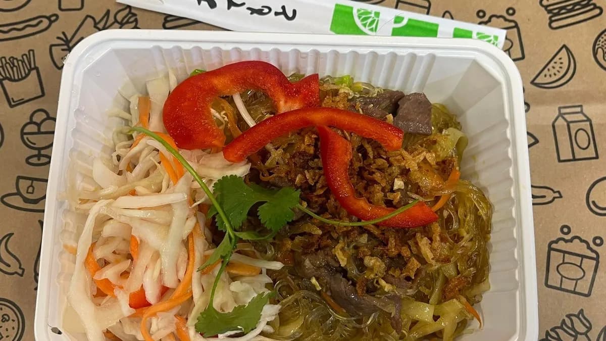 Mien xao bo - Pirított üvegtészta marhahússal .