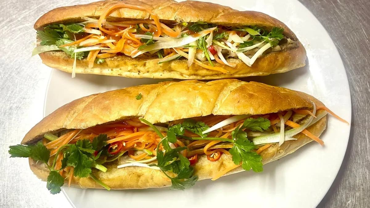 Banh mi SG 3. thit bo -vietnami szendvics wokos marhahússal.