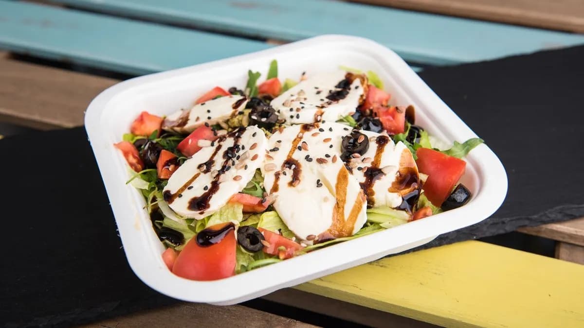 Pestos mozzarellasaláta