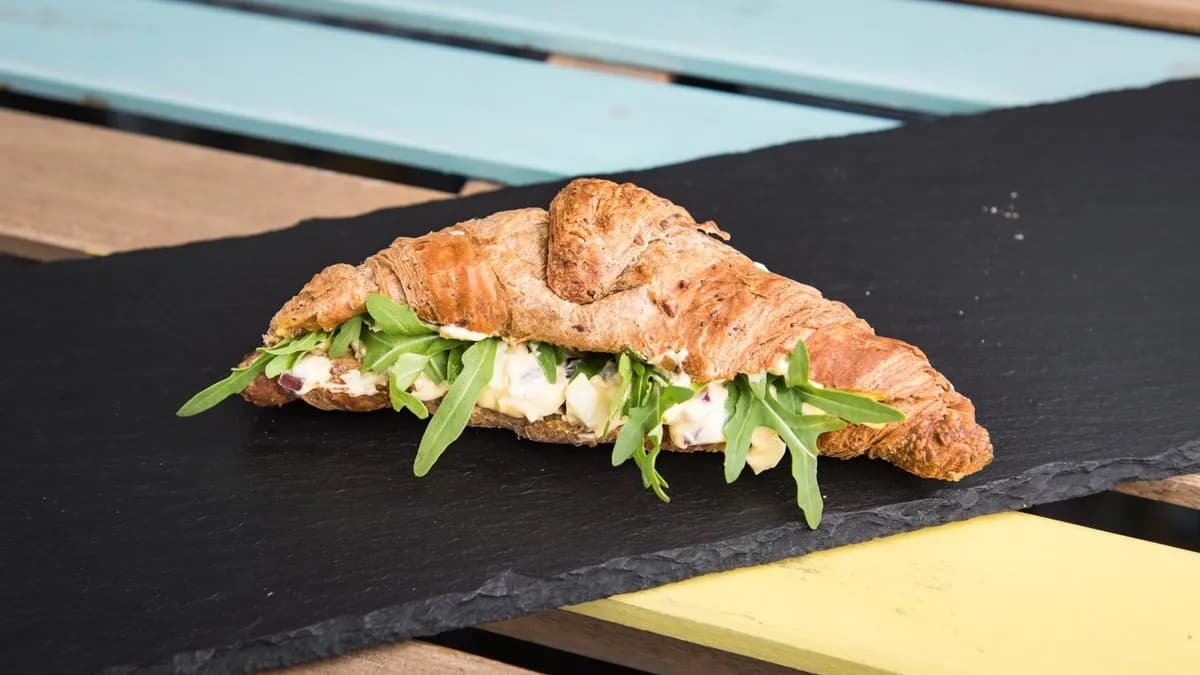 Házi tojáskrémes francia vajas croissant