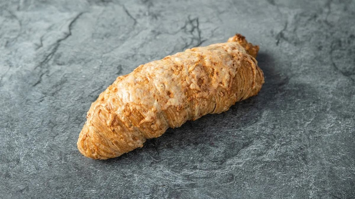 Teljeskiőrlésű virslis rolo