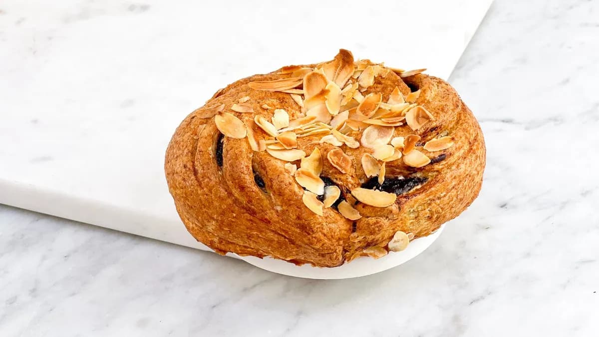 Teljeskiőrlésű szatmári szilvás tekercs