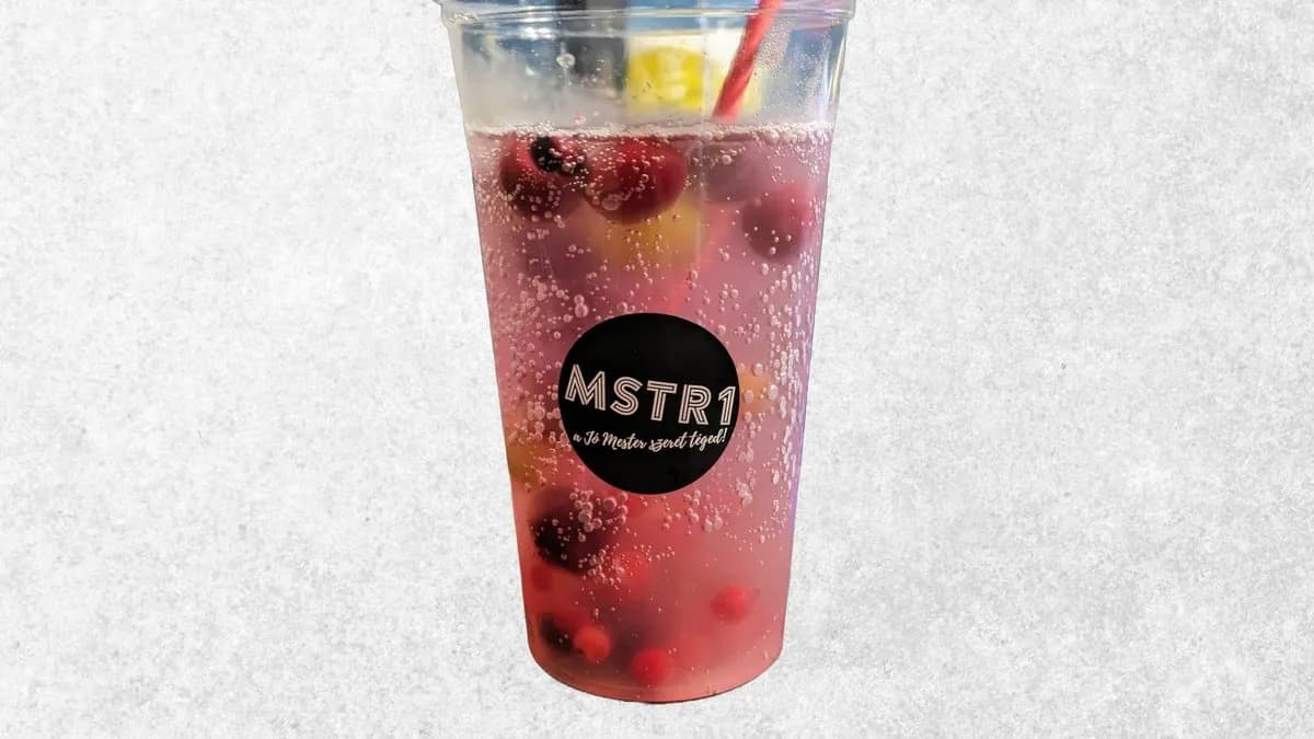 Házi limonádé erdei gyümölccsel