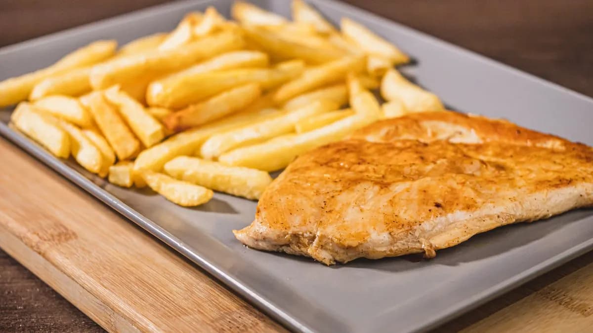 Natúr csirkemell körettel