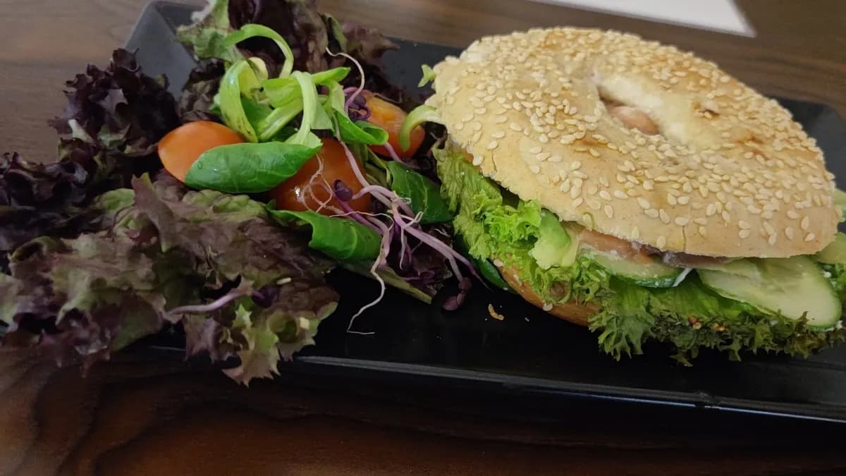 Lazacos – tükörtojásos avokádós bagel