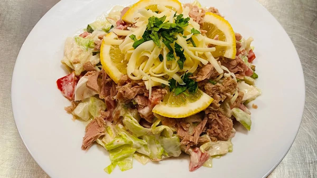 Tonhalas cézársaláta