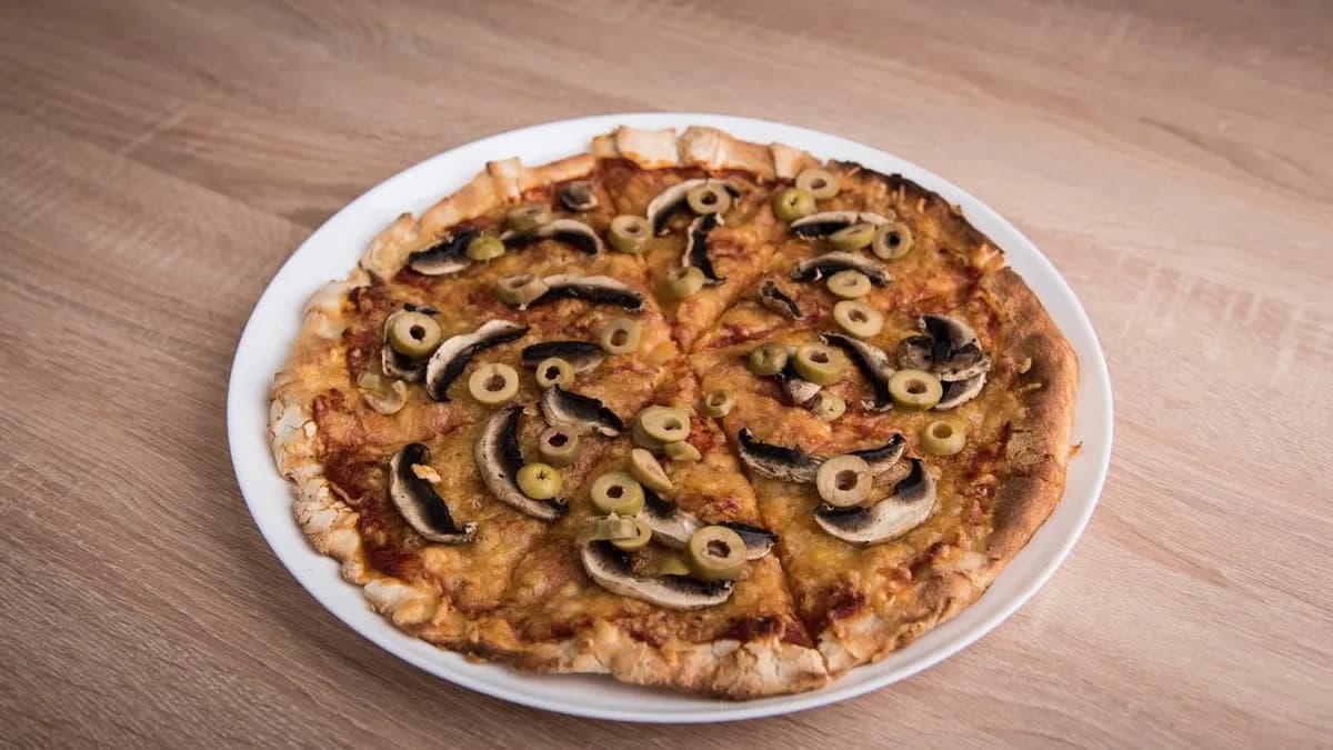 Olive e funghi pizza