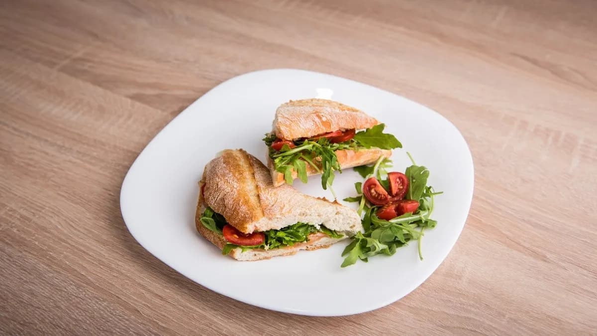 Tonhalkrémes szendvics