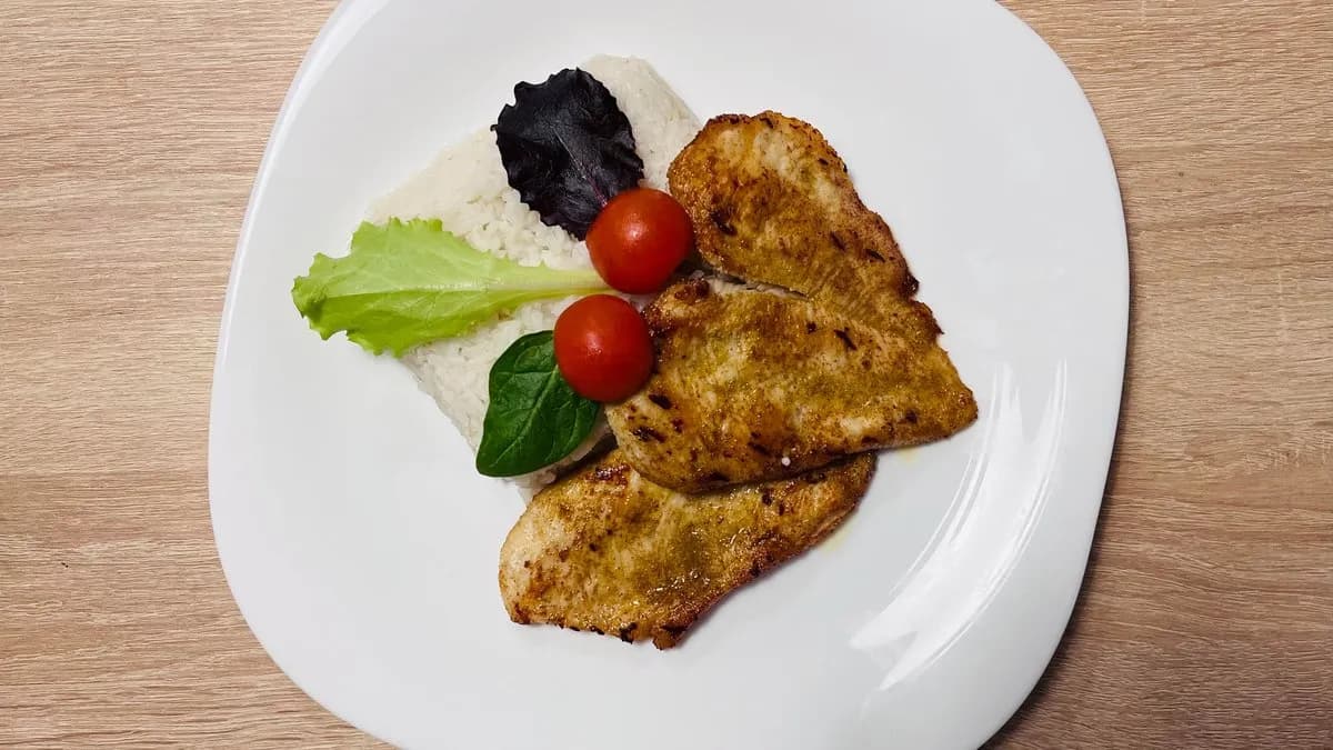 Fűszeres roston csirkemell kukoricás rizzsel