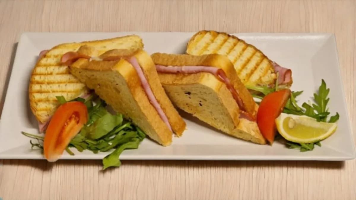 Sonkás melegszendvics