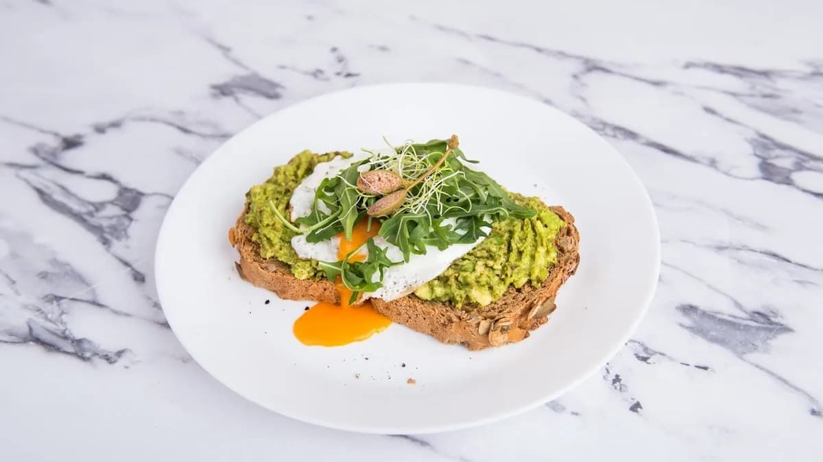 Avocado toast tükörtojással