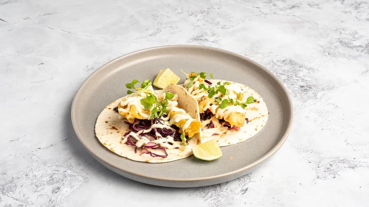 Tőkehal tempura, aioli, citrusos káposzta