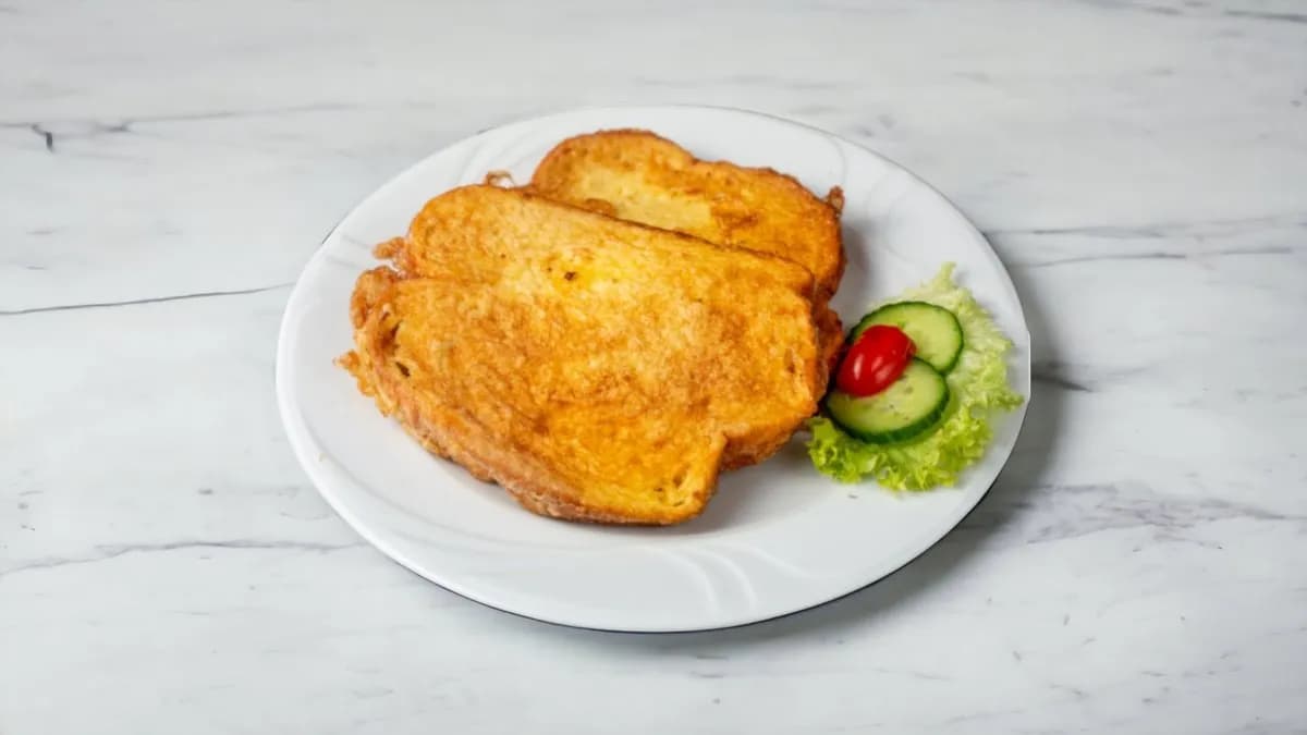 Bundáskenyér sajttal, tejföllel