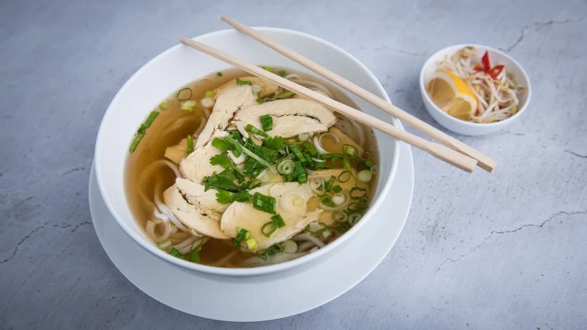 Nagy Pho leves szárnyas (válassz feltétet) - A