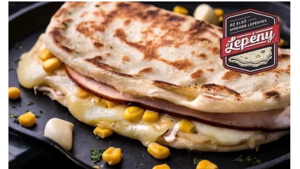 Töltött házi lepény – kemencés csirkemell sonkás