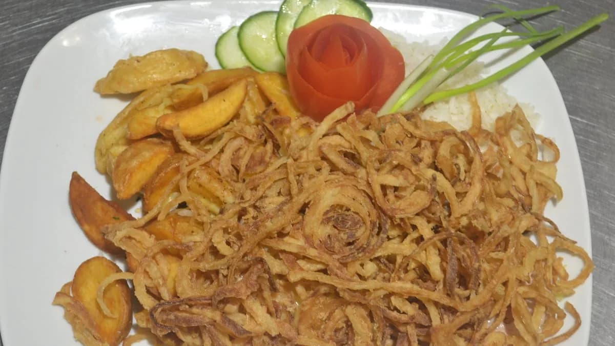 Lyoni borda rizzsel és fűszeres sült burgonyával.( Kis adag vagy Nagy adag)