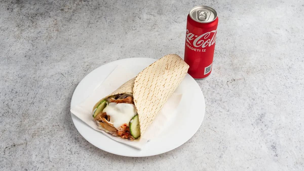 Gyros tortillában csirkehússal, 0,33 l-es üdítővel