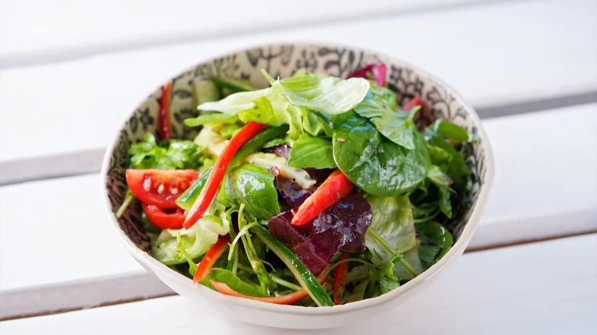 Friss kevert saláta