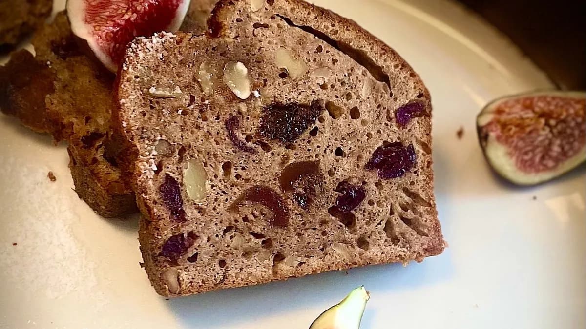 Banánkenyér, vörös áfonyával